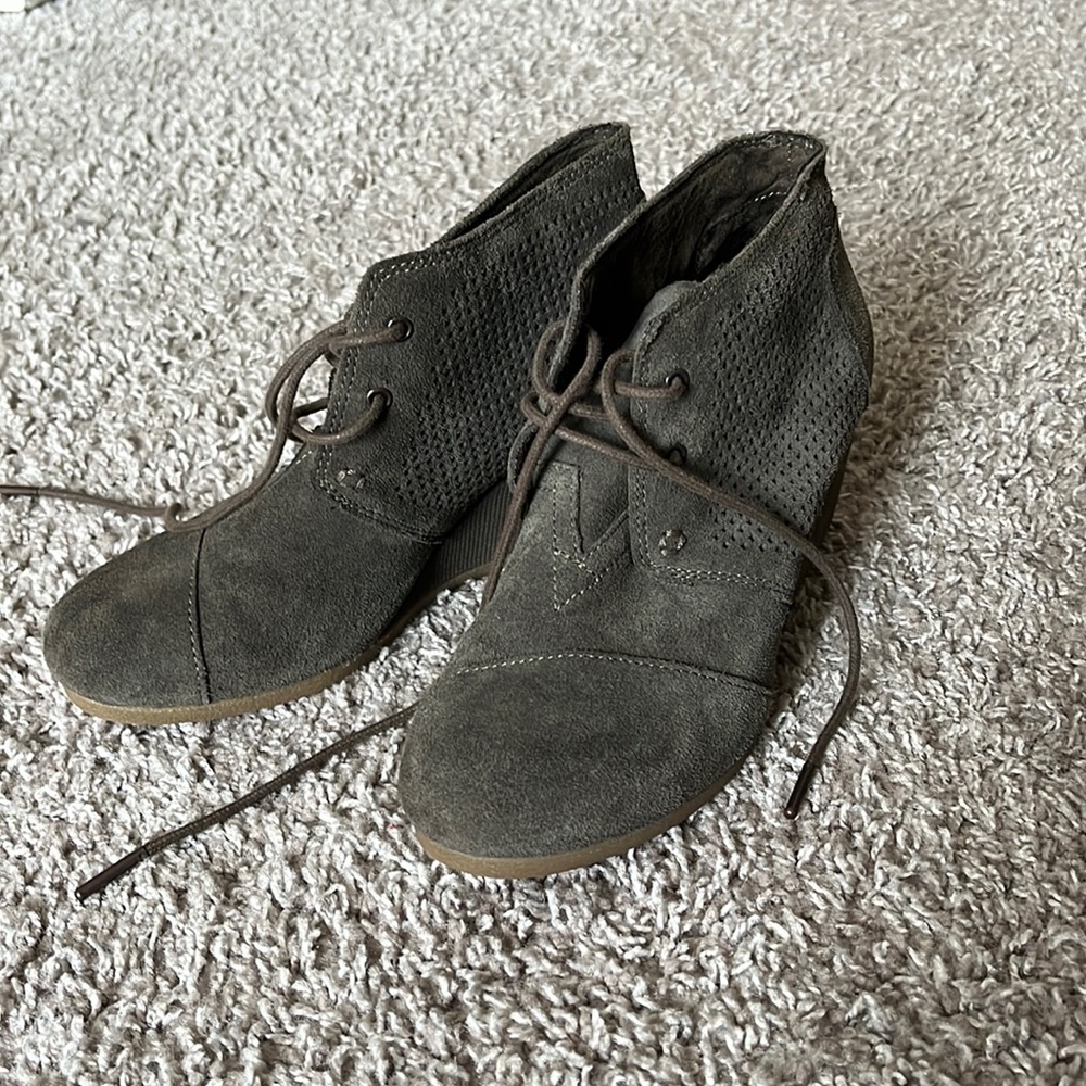 TOMS olive green lace-up wedges